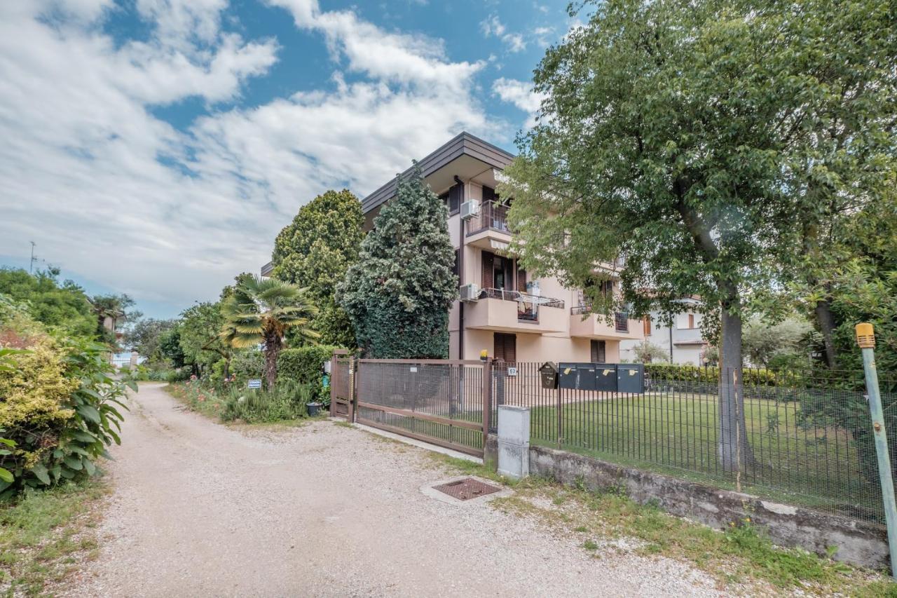 Casa Lugana 9 - Monolocale Con Piscina Fronte Lago Сирмионе Екстериор снимка