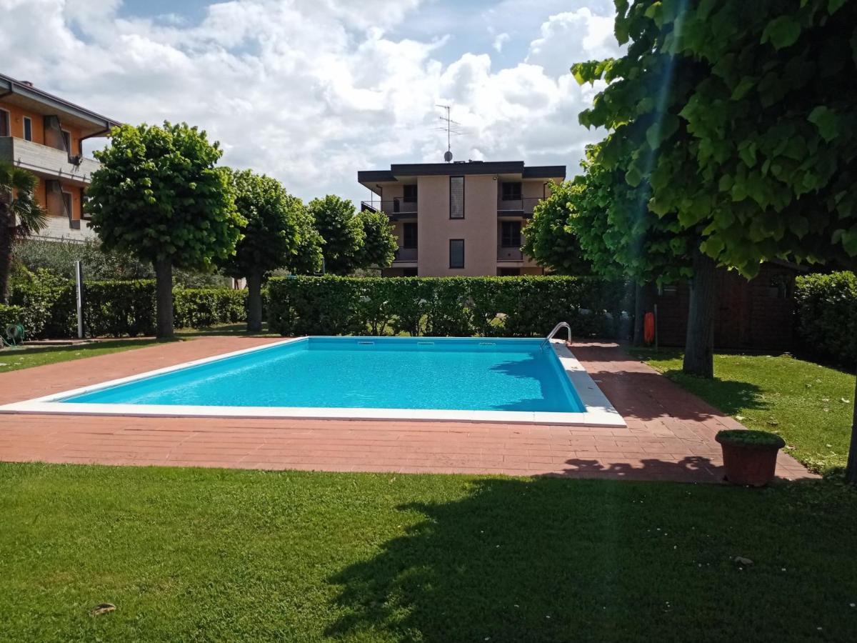 Casa Lugana 9 - Monolocale Con Piscina Fronte Lago Сирмионе Екстериор снимка