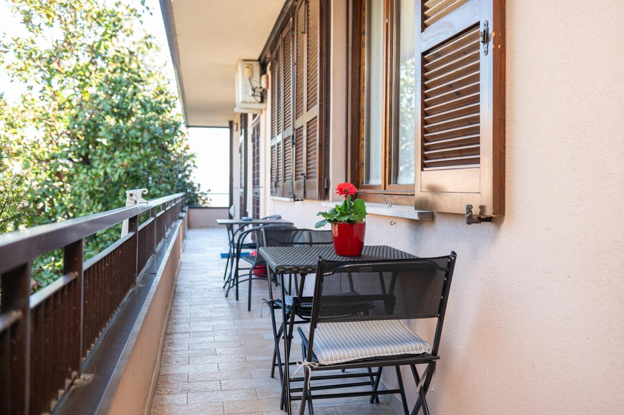 Casa Lugana 9 - Monolocale Con Piscina Fronte Lago Сирмионе Екстериор снимка